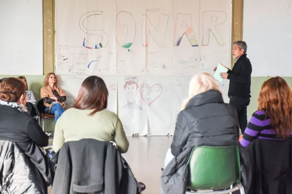 Abre la inscripción al programa “Acompañar la enseñanza” para educadores interesados.