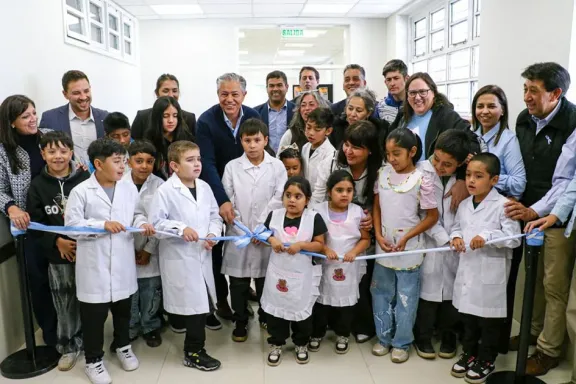 Figueroa inauguró nuevas obras en la Escuela 187 de Junín de los Andes.