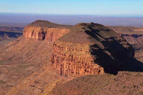Cárceles: donde la roca se abre para dejar pasar viento y cóndores