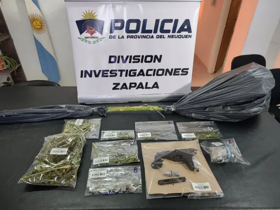 “Desmantelan en Zapala: marihuana y un arma falsa en la mira”