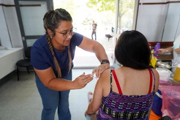 Más de 11 mil vacunas antigripales llegaron y la campaña sigue adelante.