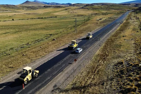 Mejoran la Ruta Provincial 13 entre Zapala y Primeros Pinos para un tránsito más seguro.