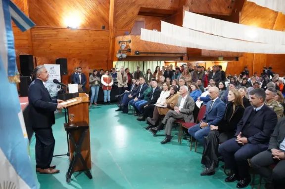 Figueroa anunció la licitación de un nuevo tramo de ruta entre Caviahue y Copahue este año.