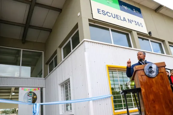 La Escuela 365 de Centenario inaugura su nuevo edificio propio.