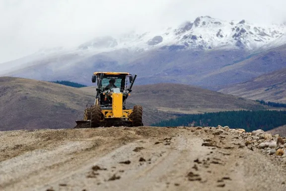 Conectarán 20 localidades y 20 lagos con nuevas rutas pavimentadas y circuitos viales