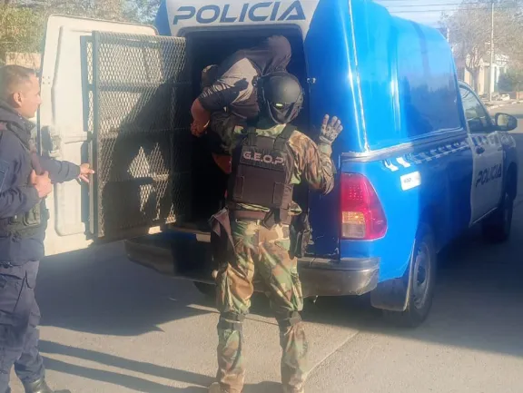 La Policía recupera objetos robados y cierra un búnker de venta de droga.