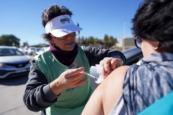 AutoVac arrasa: se aplicaron más de mil vacunas en su lanzamiento