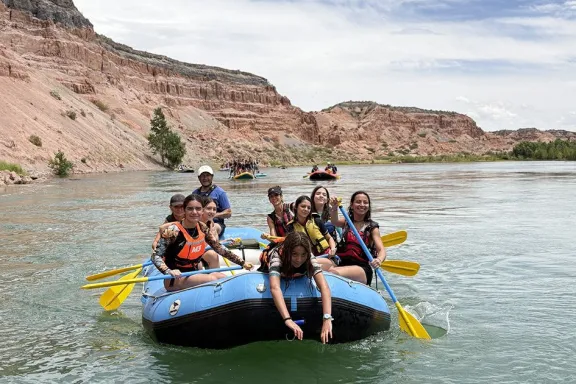 Explorá China Muerta: paseos en bici y balsa para disfrutar al aire libre.