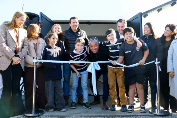Figueroa inauguró la nueva ampliación del Club Coihues en Villa La Angostura.