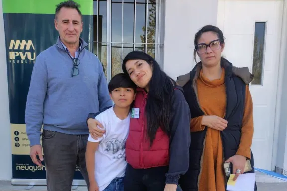 Familias del Parque Industrial de Neuquén logran acceder a su vivienda propia.