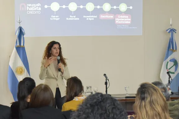 Personal del Municipio se capacita sobre los créditos de Neuquén Habita.