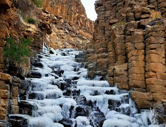 Estancia Chochoy Mallin impulsa la renovación de “La Escalera al Cielo” para el turismo.