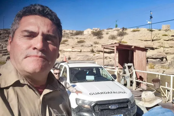 Erasmo Araya, referente de la fauna neuquina, establece su oficina en El Cholar tras 37 años de trabajo.