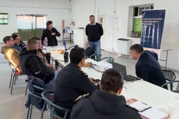 Justicia y educación: claves en la formación policial para la prevención efectiva.