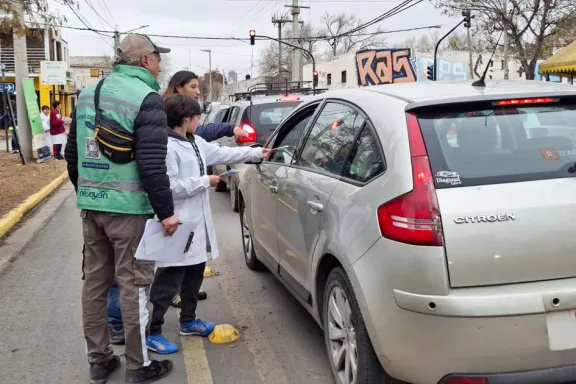 Despliegue comunitario para mejorar la seguridad en el camino a la escuela.