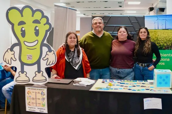 Más de 400 chicos participaron en la primera Expo Ambiental interprovincial.