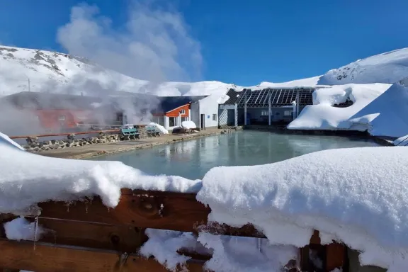 Neuquén lanza una experiencia única en las Termas de Nieve.