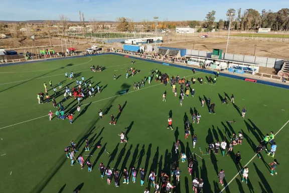 Más mujeres se suman a la práctica de deportes colectivos en la adultez.