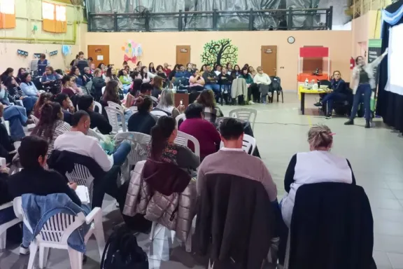 Más de 170 docentes de Neuquén se capacitan en Educación Ambiental para mejorar su enseñanza.