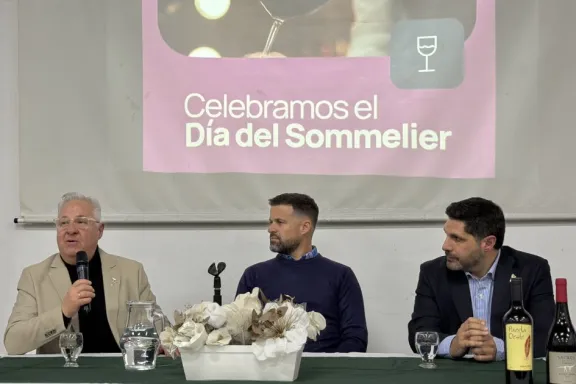 Neuquén conmemora el Día del Sommelier con la presencia del Embajador del Vino Neuquino.