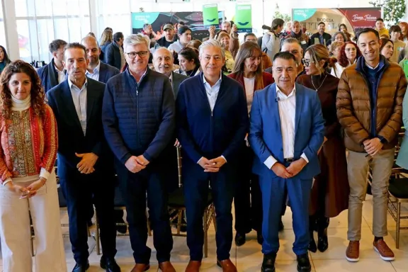 Plaza Huincul y Cutral Co respaldan el proyecto de GNL para impulsar el desarrollo regional.
