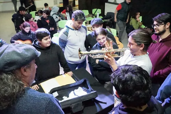 Entregan instrumentos a orquestas en Neuquén para potenciar la formación musical