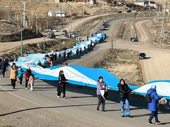 Andacollo izó nuevamente la bandera más grande de la provincia.