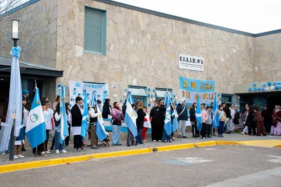 Escuelas especiales de Neuquén celebraron el Día de la Bandera con actividades inclusivas.