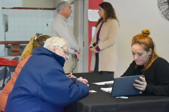 Piedra del Águila: Éxito en la jornada de regularización del IPVU para jóvenes.
