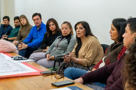 Autoridades de Educación se reunieron con representantes de la EPET 6 y la Primaria 301.