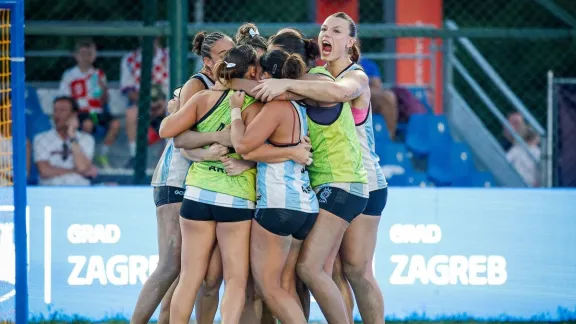 Argentina marca un hito en el Mundial de Beach Handball en Croacia con presencia neuquina.
