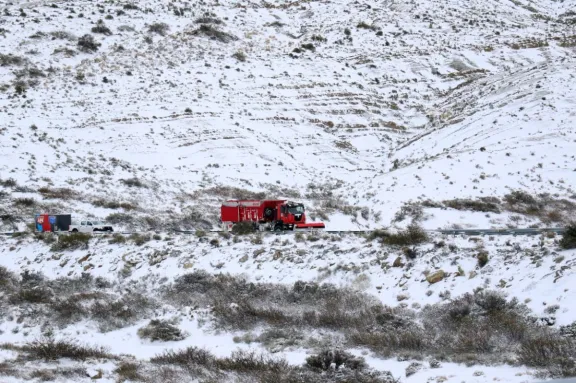 Rutas intransitables y paso fronterizo cerrado por la nieve en la provincia.