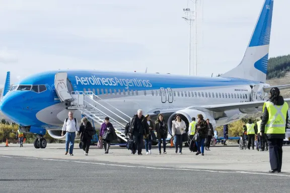 Neuquén alcanzará un récord de conectividad aérea con más de 180 vuelos semanales esta temporada.
