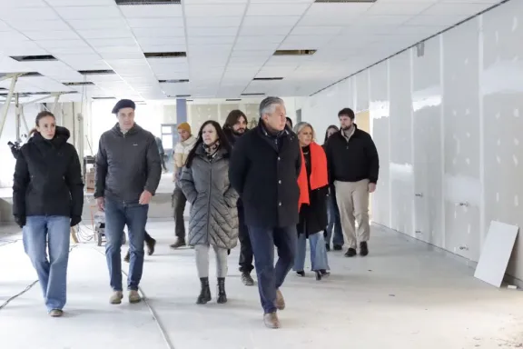 Figueroa visitó cuatro importantes obras educativas en San Martín de los Andes.