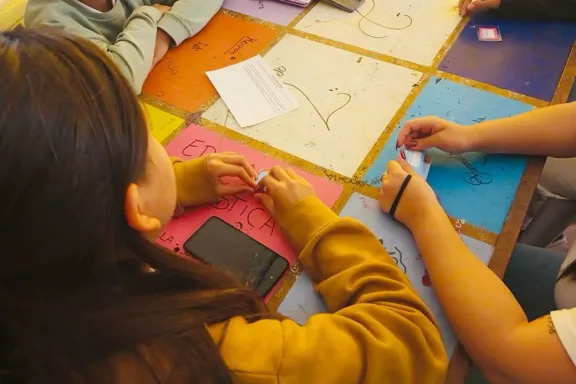 Se crean 25 nuevos cargos docentes de alfabetización digital en jardines de infantes.