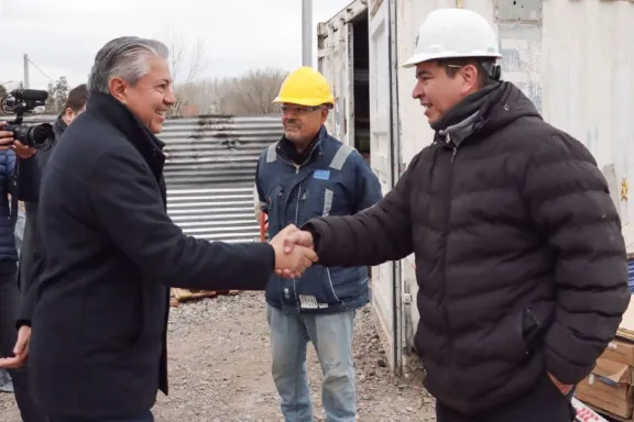 Figueroa visitó la construcción del nuevo centro de salud en El Chacay.