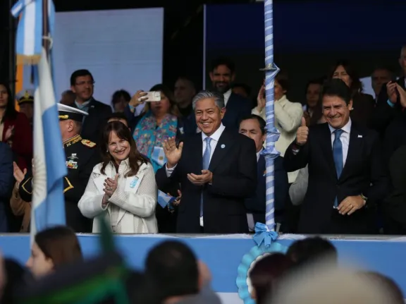 Gran desfile en Neuquén conmemoró el Día de la Independencia Nacional.