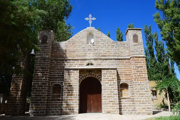 Capilla Exaltación de la Santa Cruz: fe y tradición en Buta Ranquil.