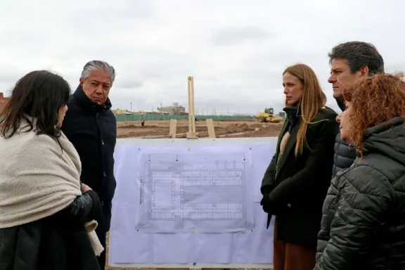 Provincia vuelve a construir escuelas secundarias en el Oeste tras 20 años.