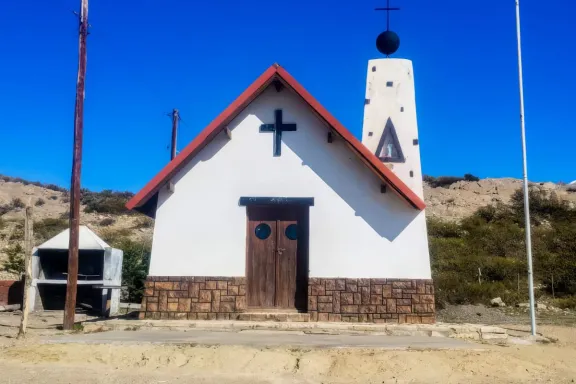 La Capilla Virgen de Luján de Naunauco: un refugio de fe cerca de la Ciudad Encantada.