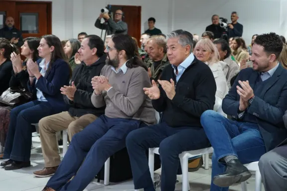 El programa Cuidar +65 ofrecerá lentes y prótesis gratuitas a 10.000 adultos mayores.