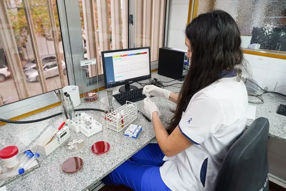 Detectá la hepatitis con un simple análisis de sangre. Importante para tu salud.