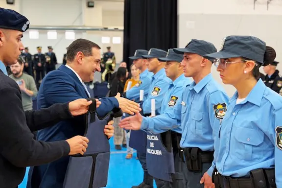 Egresan 177 nuevos agentes del Cuerpo de Seguridad y Penitenciario en Argentina.