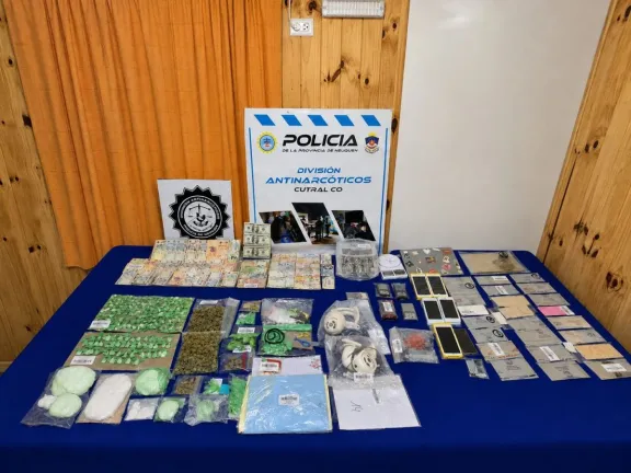 Desmantelan banda con más de un kilo de cocaína en operativos policiales.