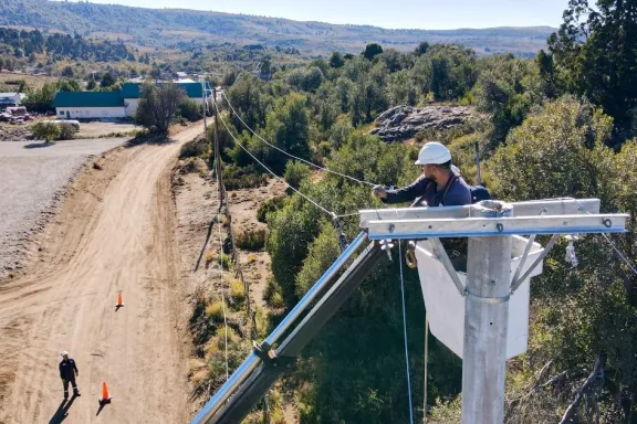 Más de 4.200 familias en Neuquén acceden a mejoras en infraestructura eléctrica y alumbrado público.