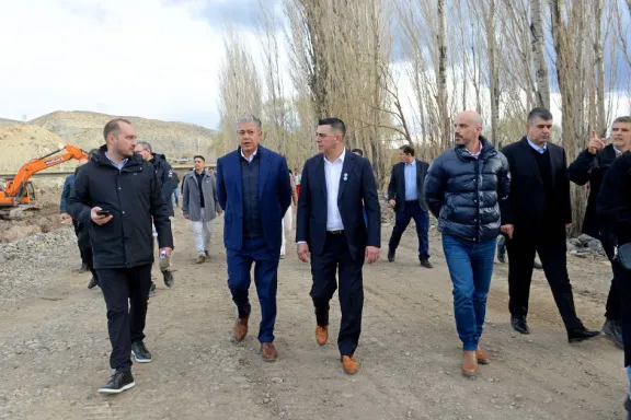 Figueroa inauguró obras en la primera Gobernación de Chos Malal y supervisó proyectos en curso.