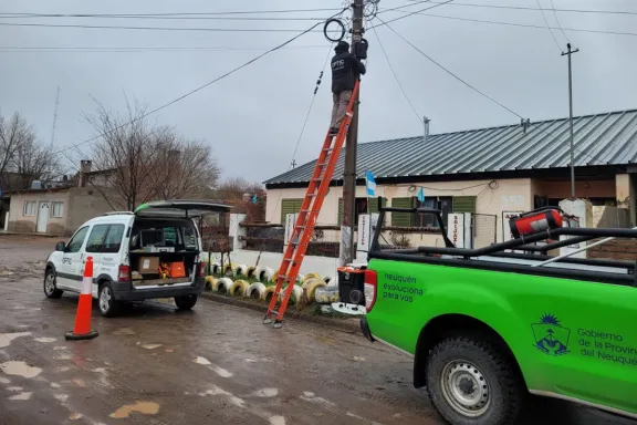 Neuquén expande la red de fibra óptica en Piedra del Águila para una mejor conectividad.