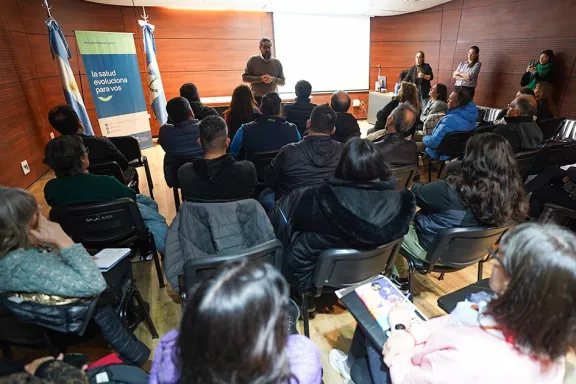 Vecinalistas se suman al programa Cuidar +65 para apoyar a las personas mayores.