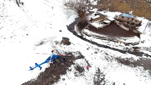 Operativo aéreo asistió a pareja de crianceros aislados en la montaña.