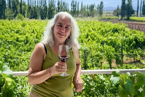 Las bodegas artesanales potencian el enoturismo en Senillosa.